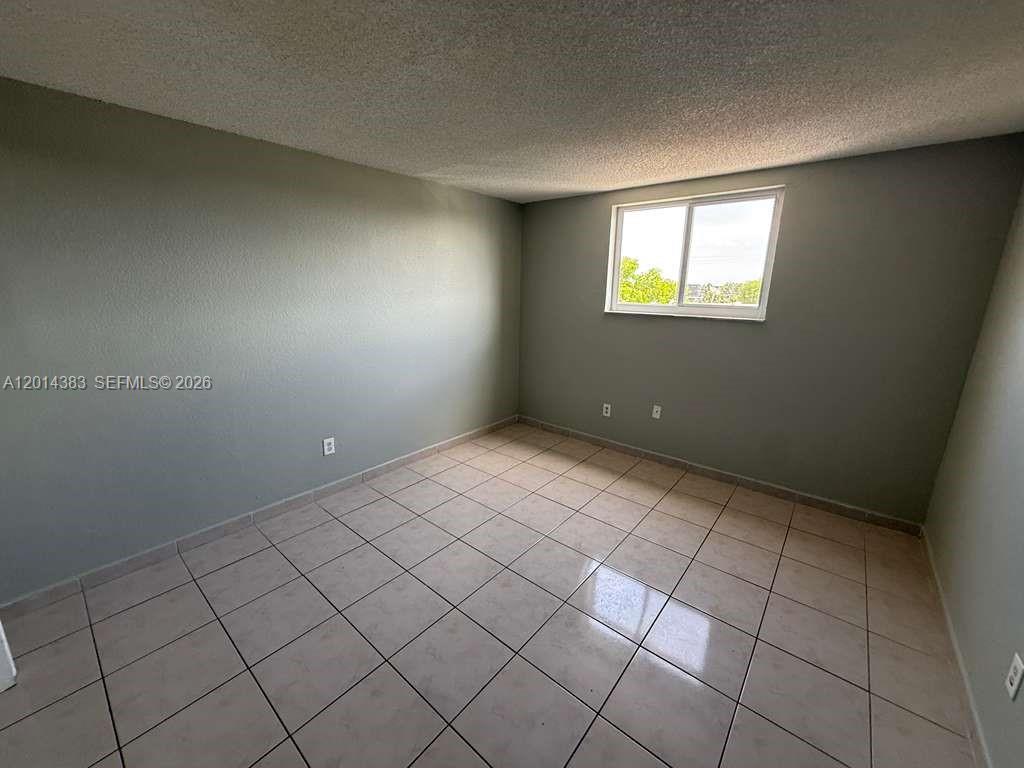 LAS ESTRELLAS CONDO - Residential Lease