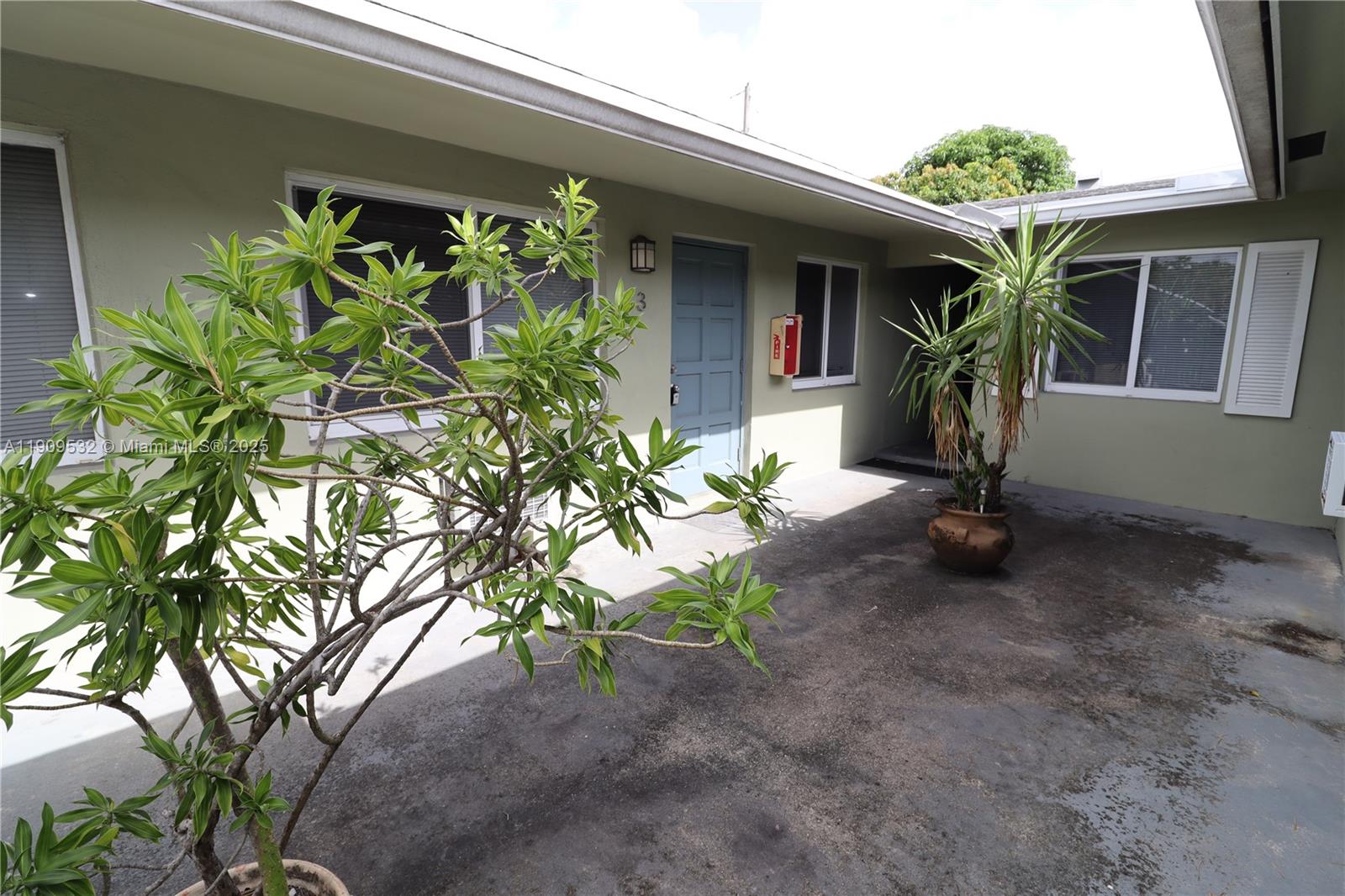 LLOYD ESTATES - Residential Lease