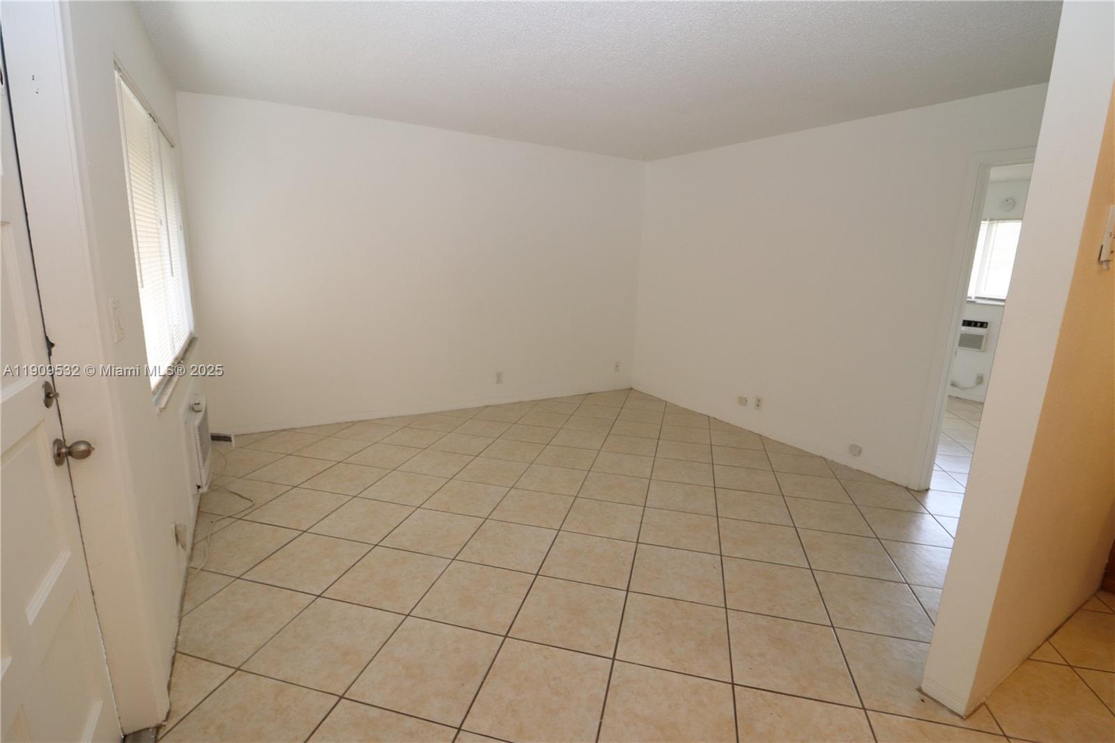 LLOYD ESTATES - Residential Lease