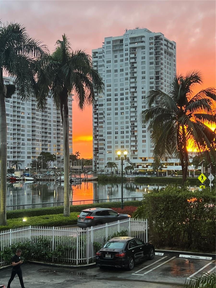 ADMIRALS PORT CONDO WEST - Residential