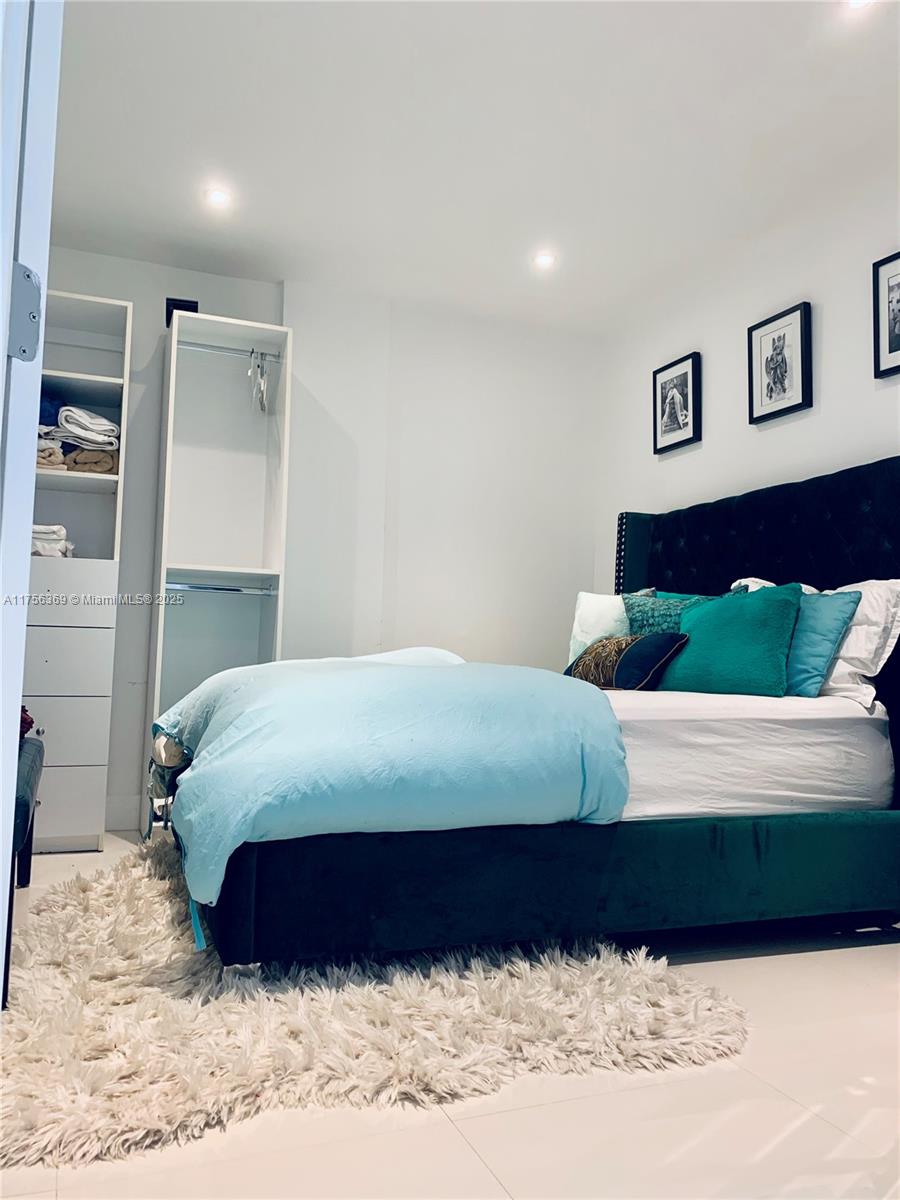 ADMIRALS PORT CONDO WEST - Residential