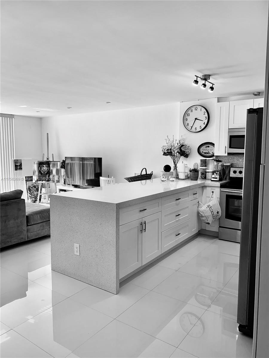 ADMIRALS PORT CONDO WEST - Residential