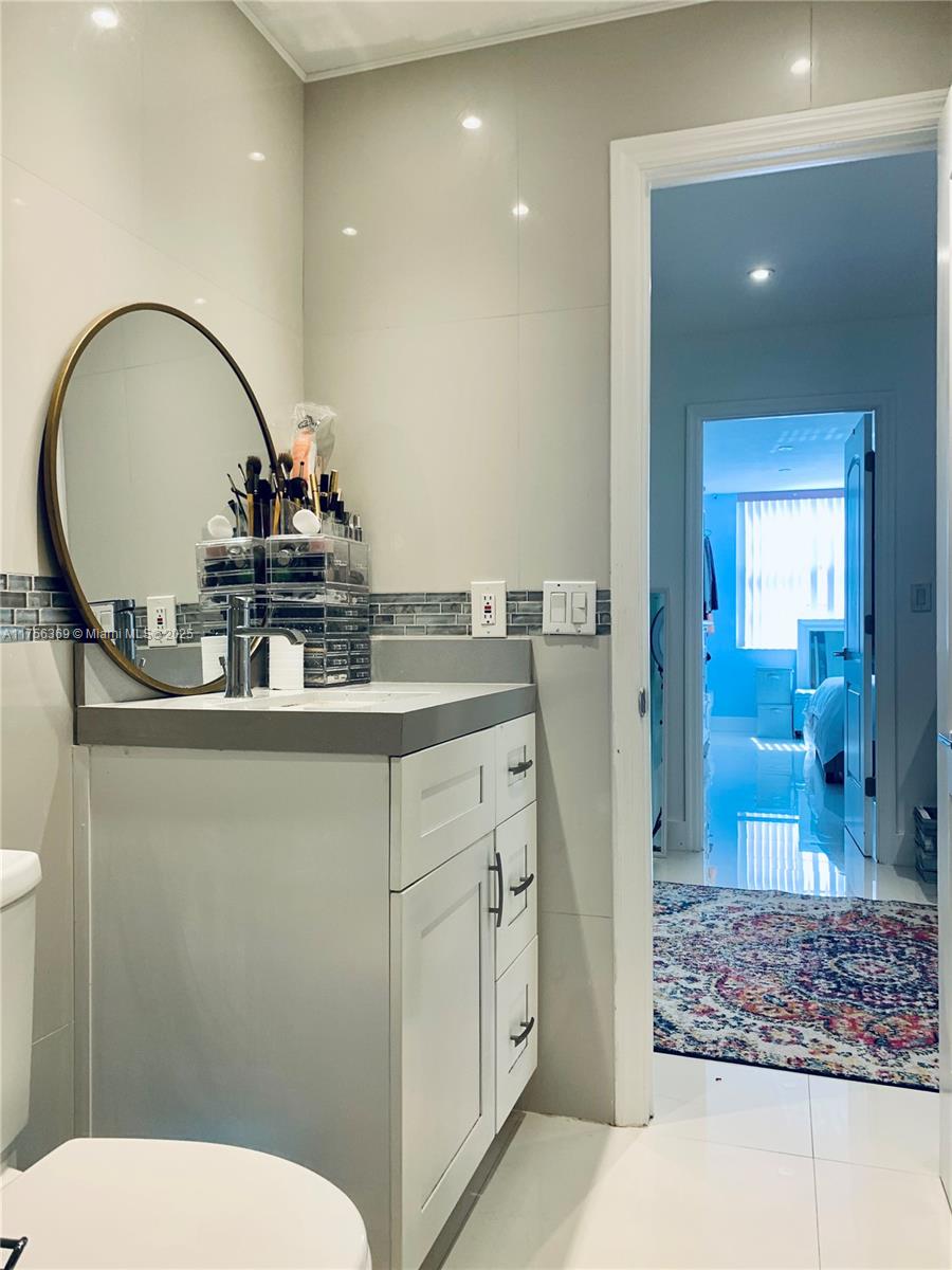 ADMIRALS PORT CONDO WEST - Residential