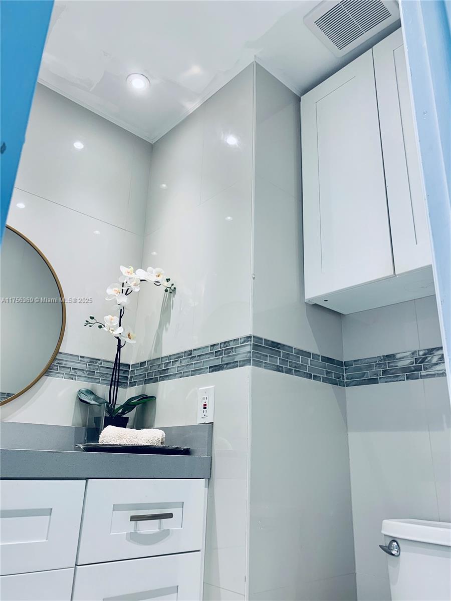 ADMIRALS PORT CONDO WEST - Residential