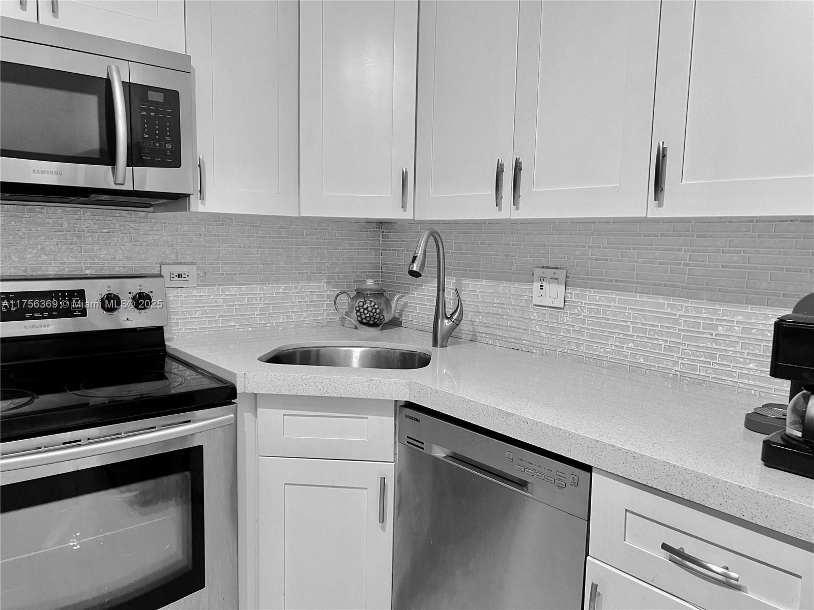 ADMIRALS PORT CONDO WEST - Residential