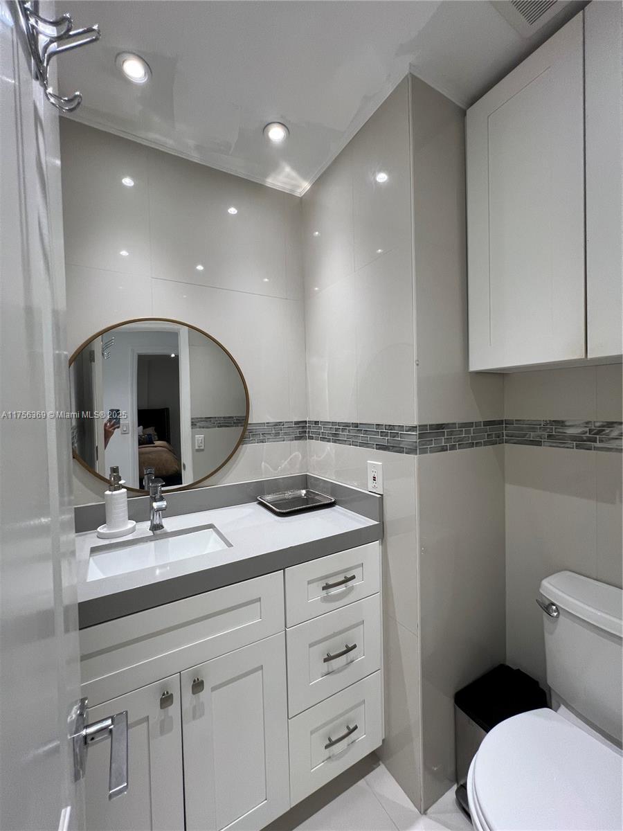 ADMIRALS PORT CONDO WEST - Residential