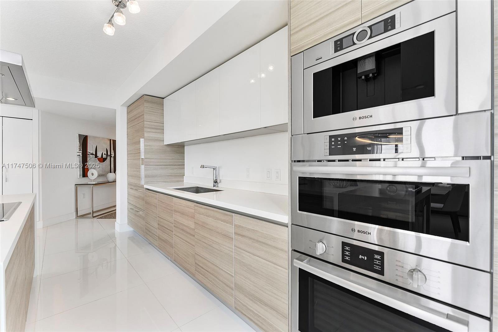 PARQUE TOWERS CONDO - Residential