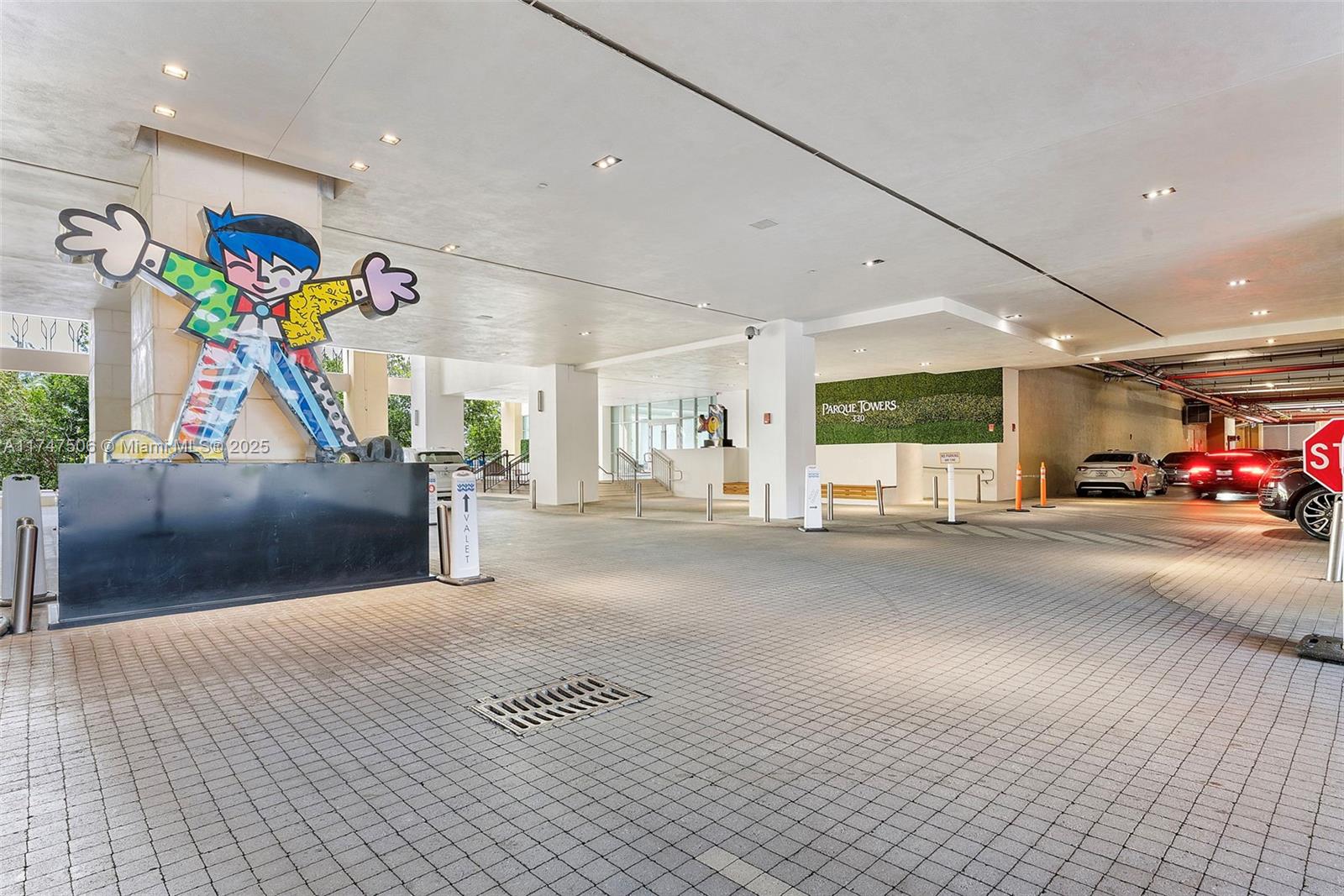 PARQUE TOWERS CONDO - Residential