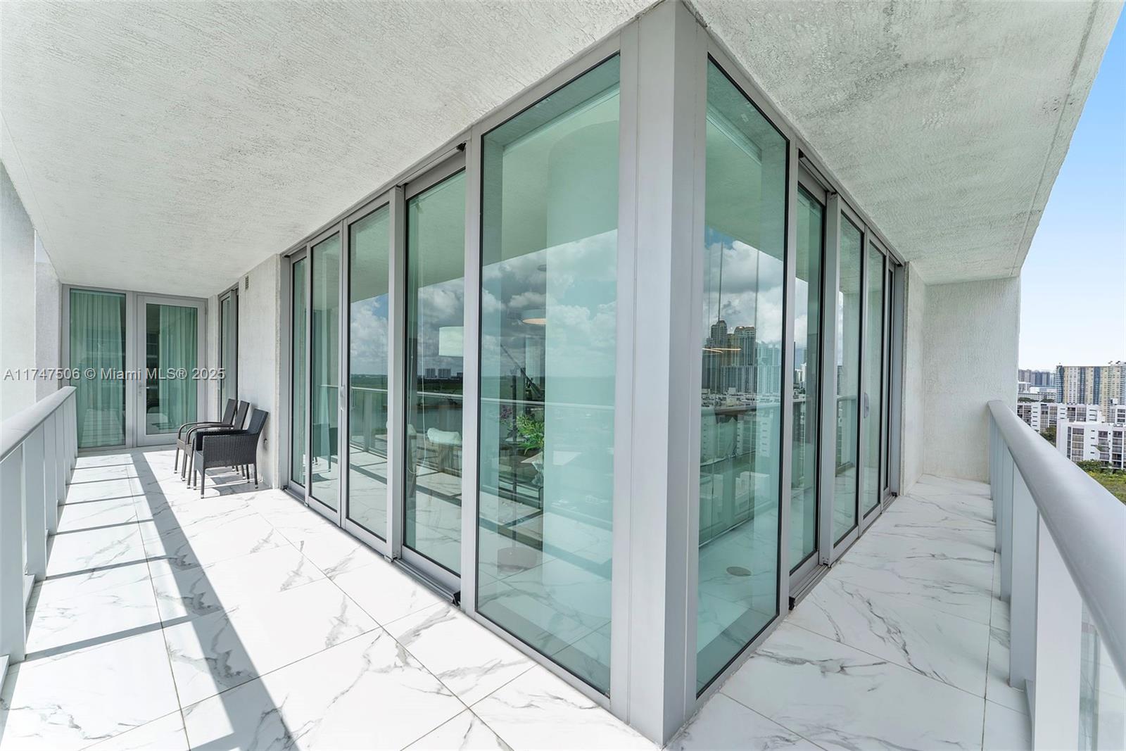 PARQUE TOWERS CONDO - Residential