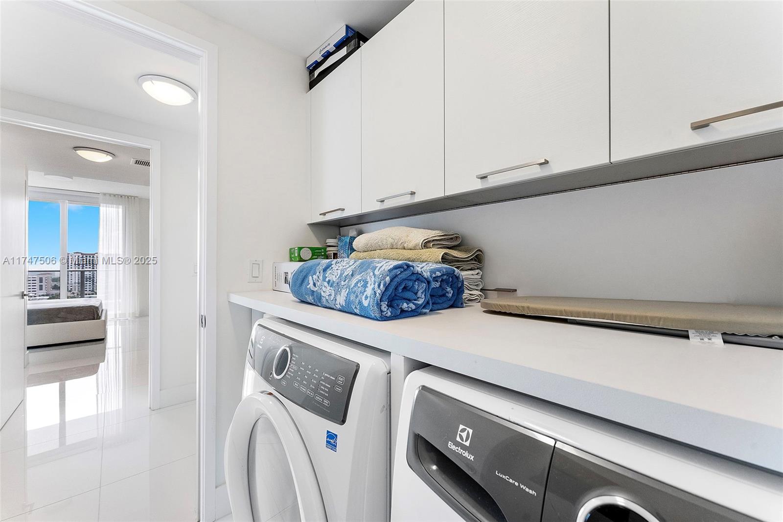 PARQUE TOWERS CONDO - Residential