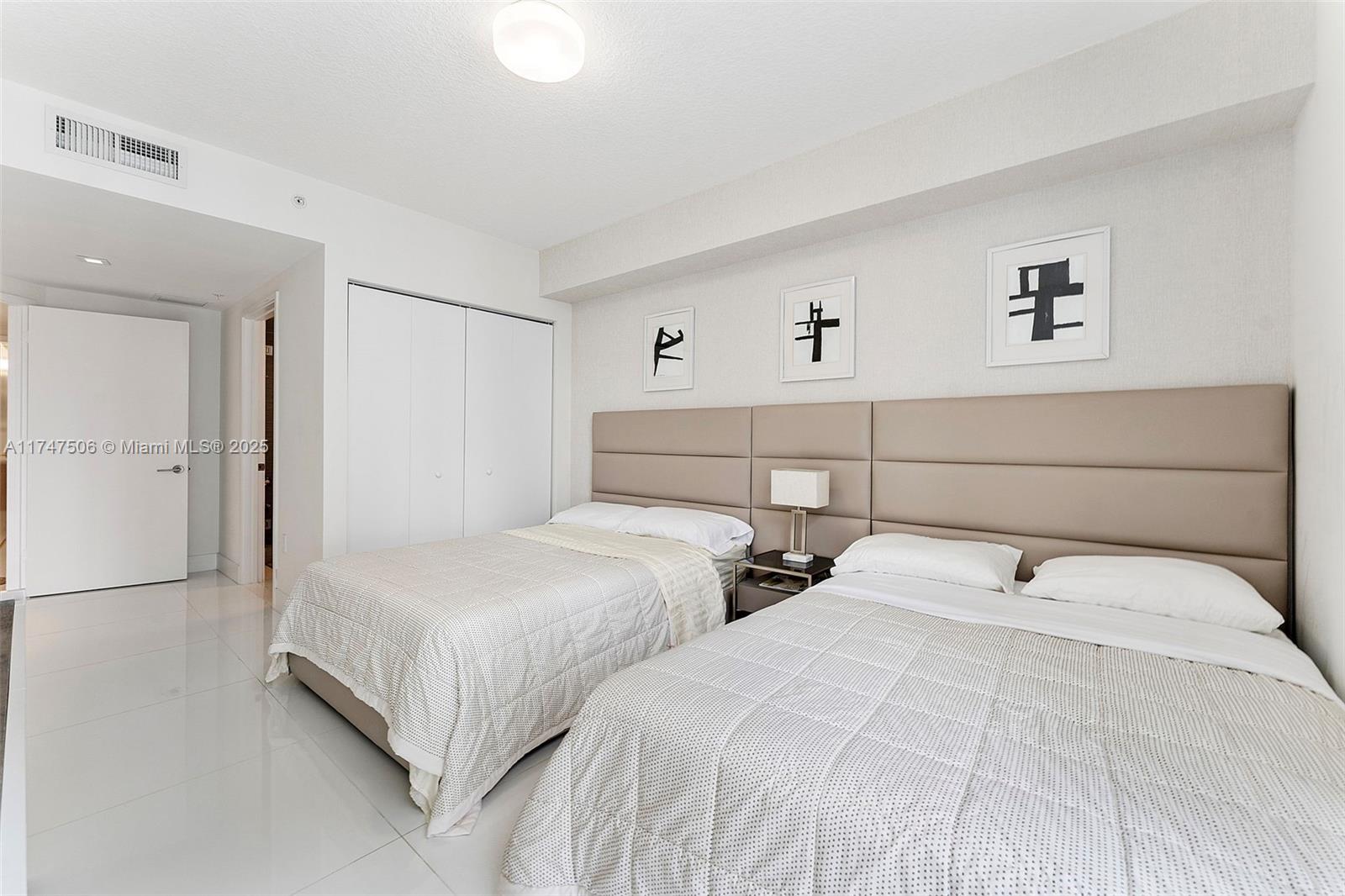 PARQUE TOWERS CONDO - Residential