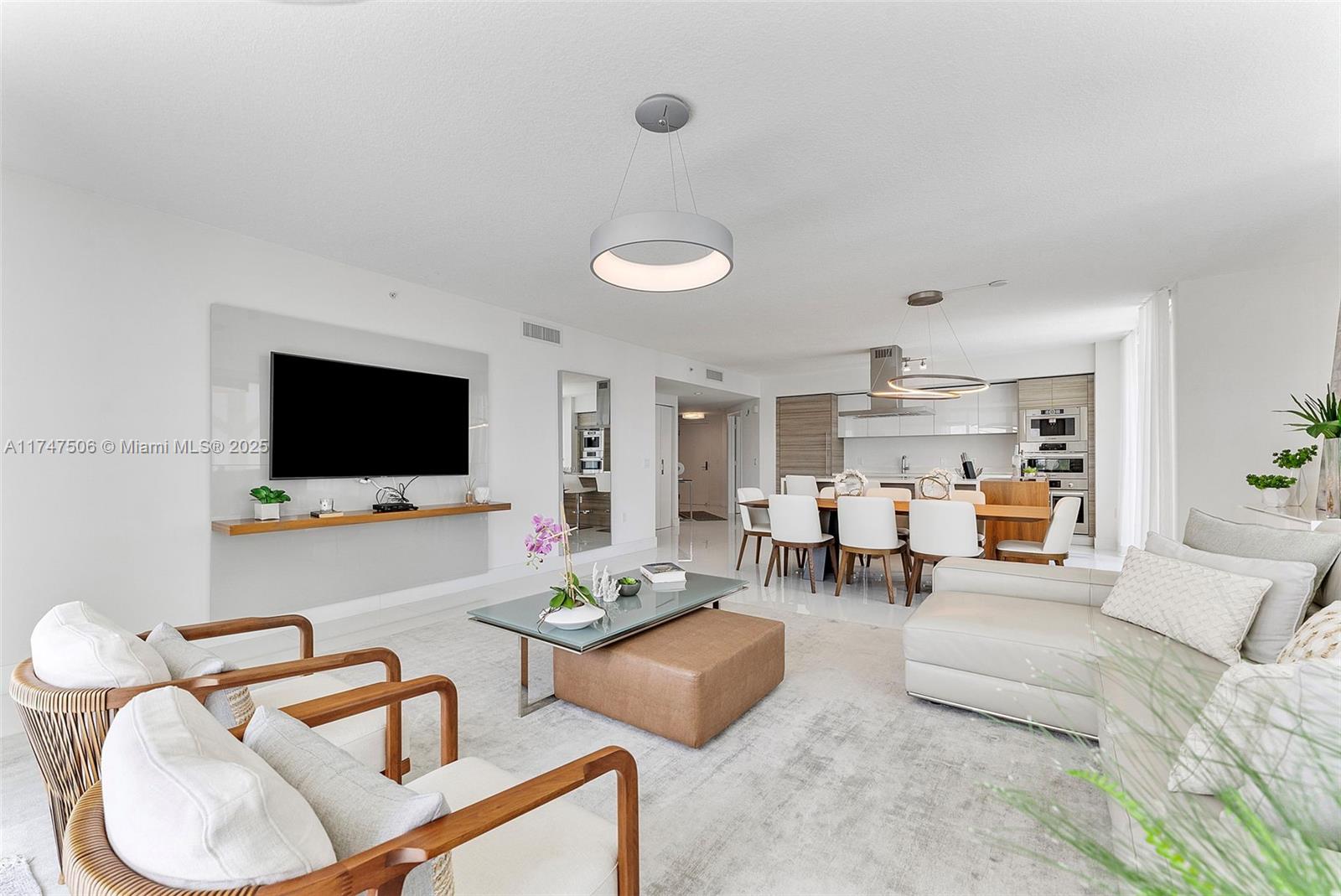 PARQUE TOWERS CONDO - Residential