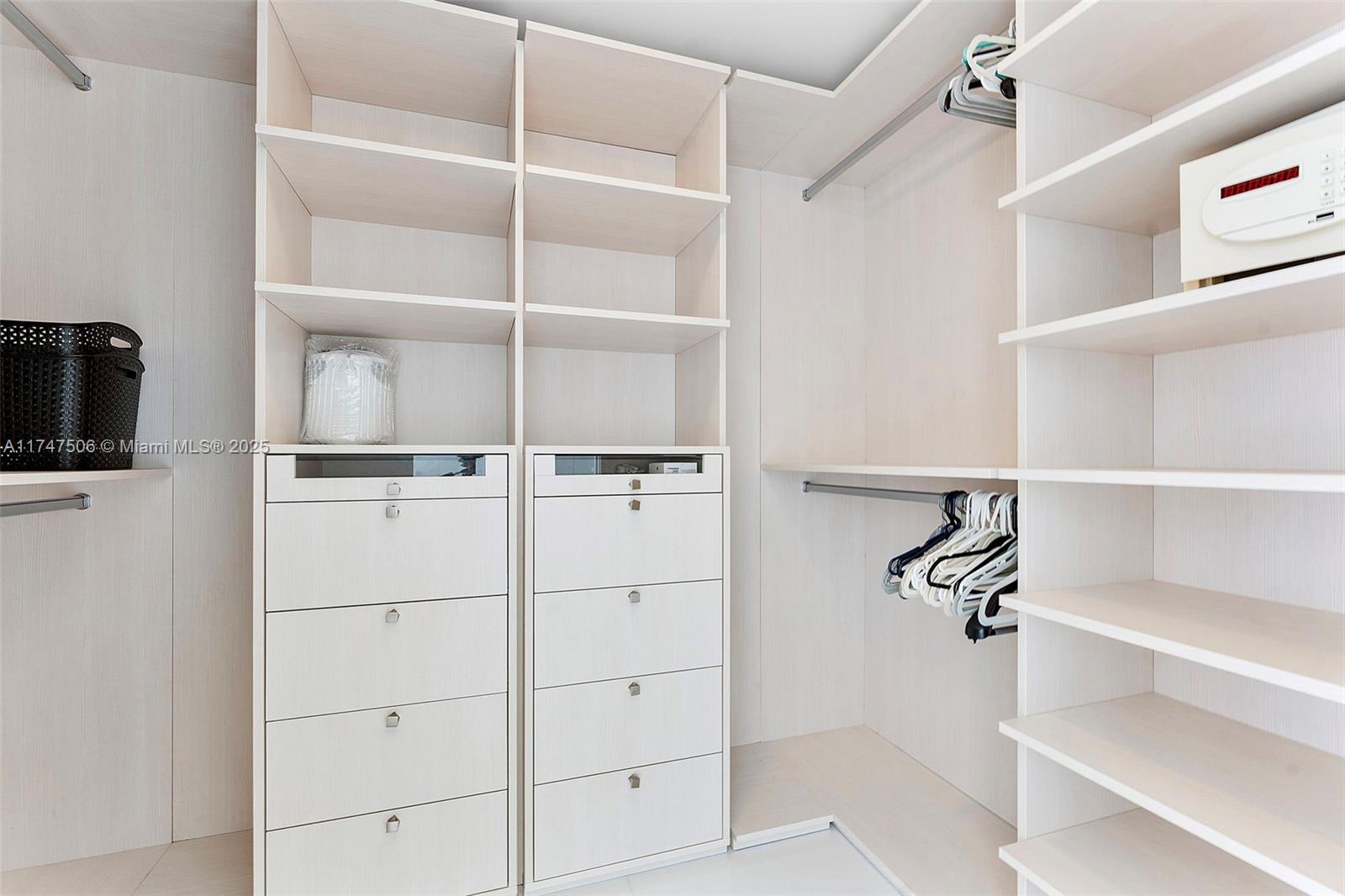 PARQUE TOWERS CONDO - Residential