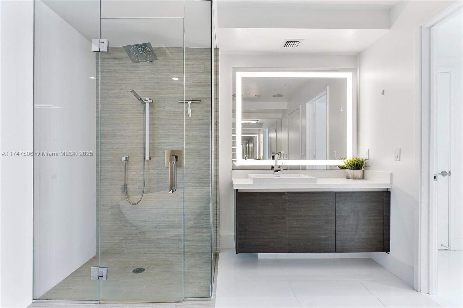 PARQUE TOWERS CONDO - Residential