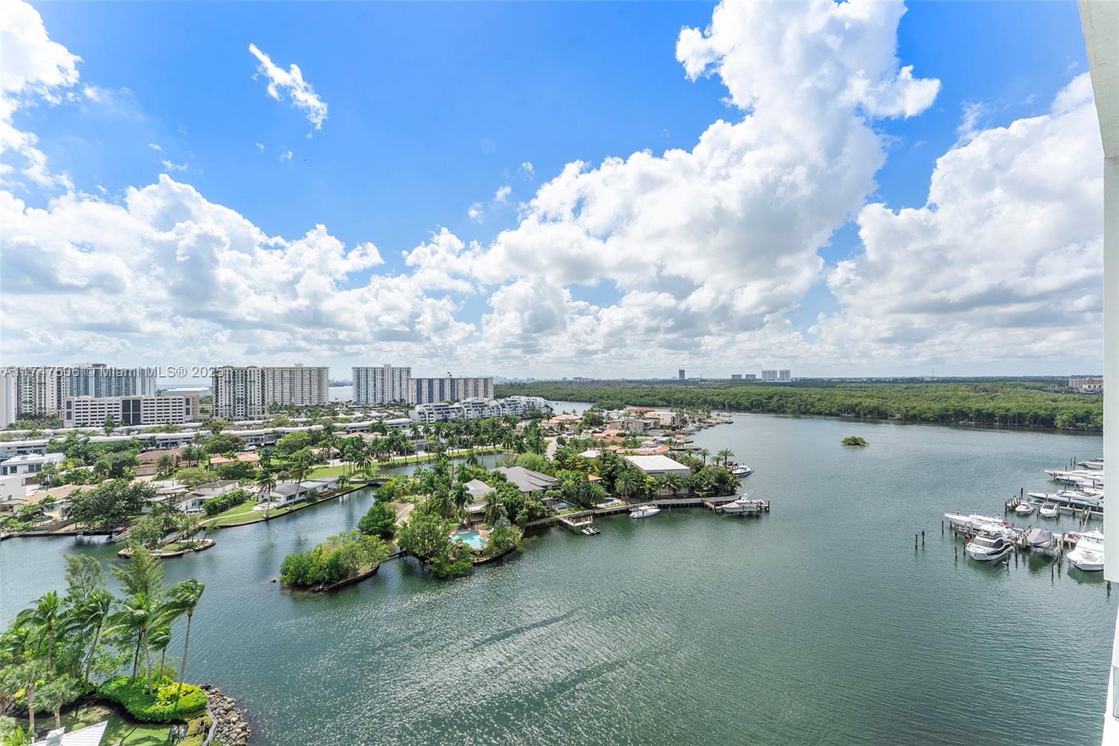 PARQUE TOWERS CONDO - Residential