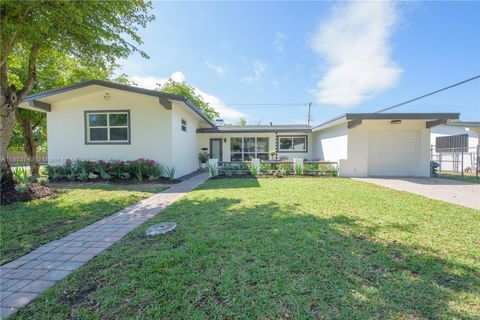 9450 Martinique Dr Cutler Bay FL 33189