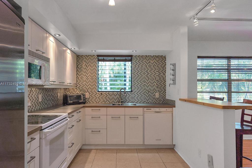 BELLE MEADE PLACE CONDO - Residential Lease