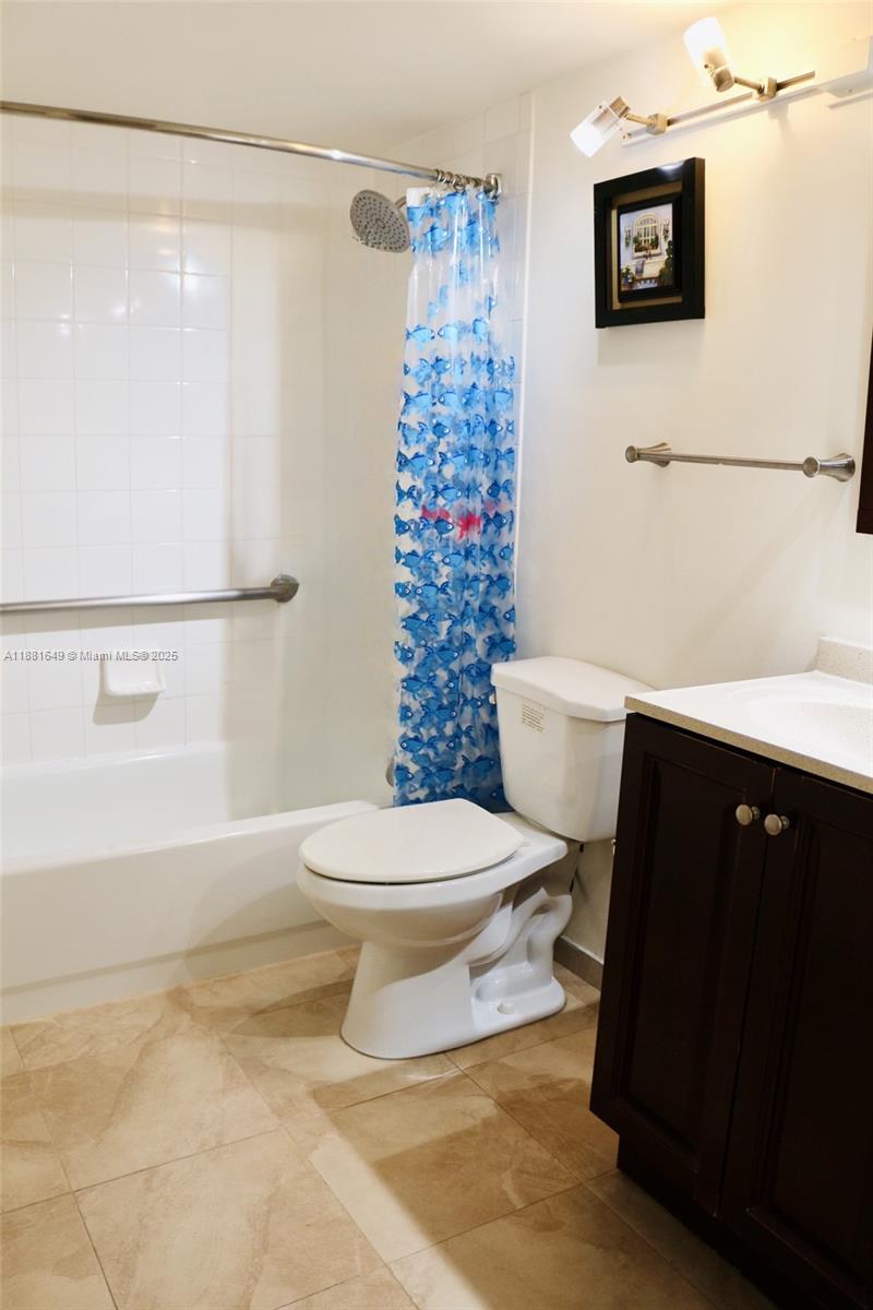 THE YACHT CLUB AT AVENTUR - Residential Lease