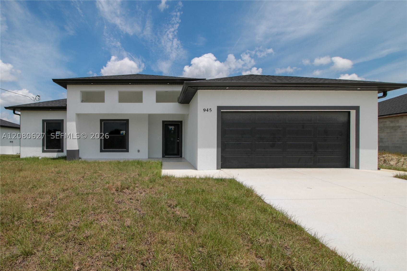 945 COMMODORE ST