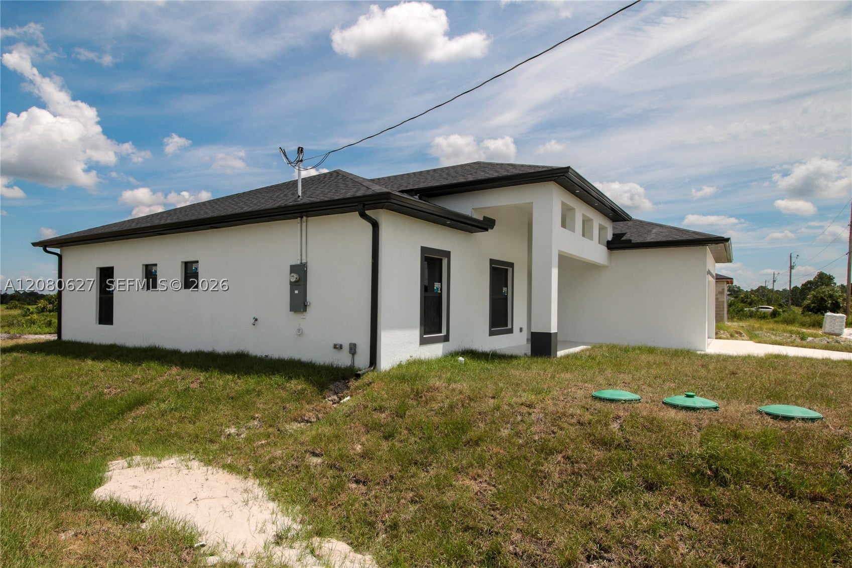 945 COMMODORE ST