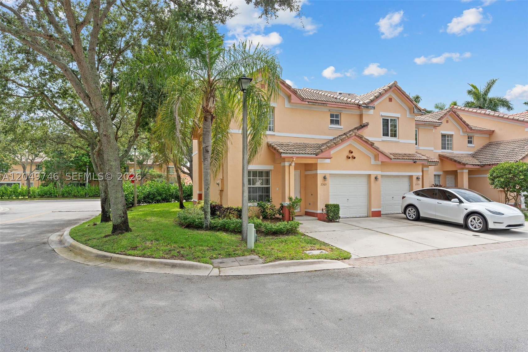 2303 SW 87th Ter