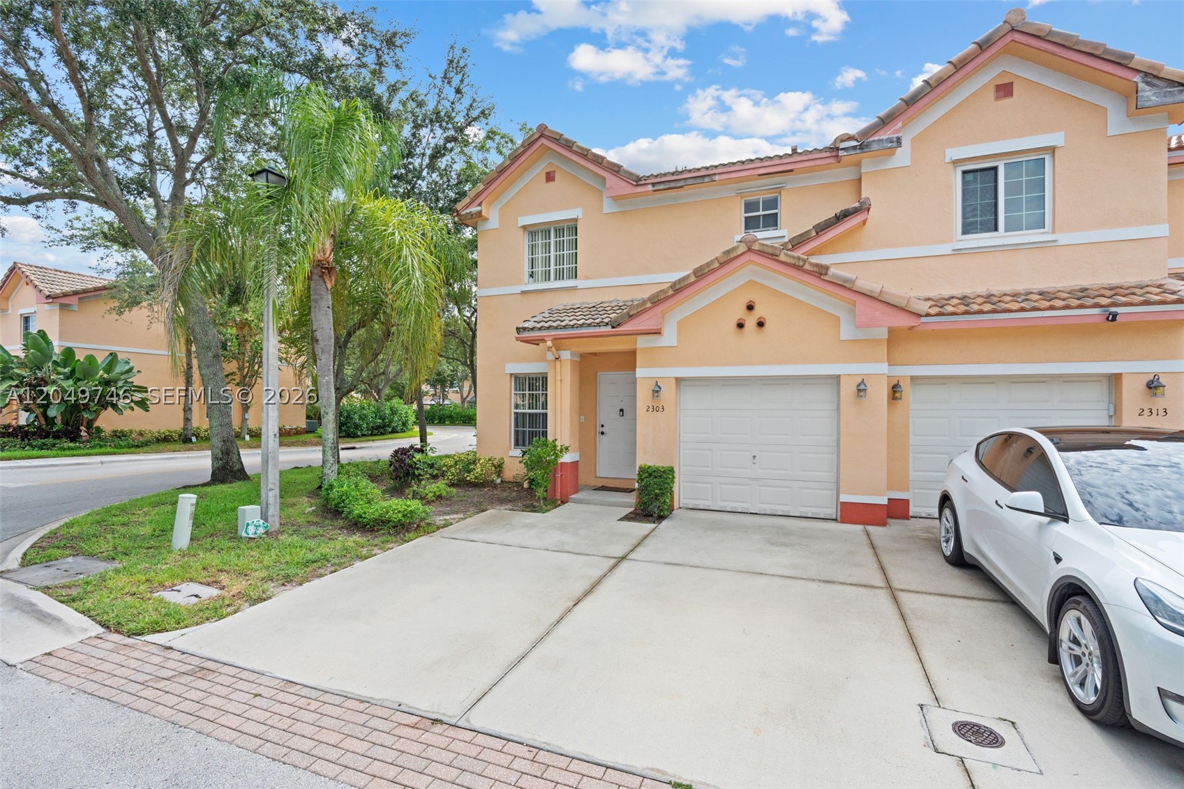 2303 SW 87th Ter