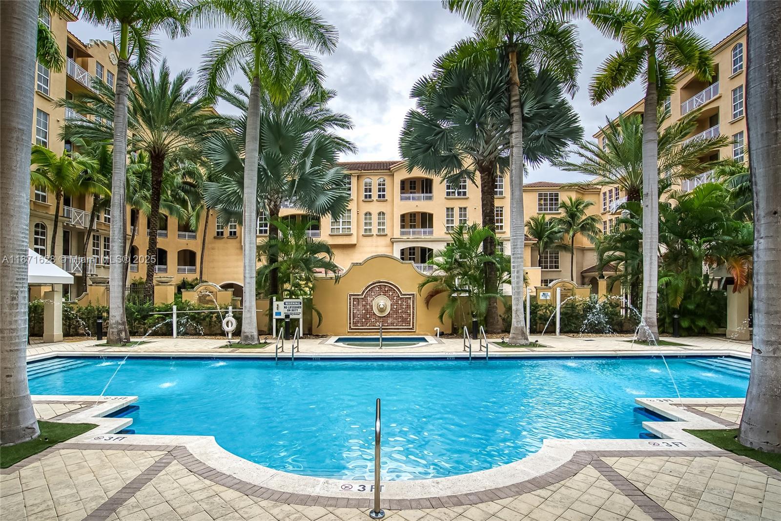 ALAQUA CONDO - Residential