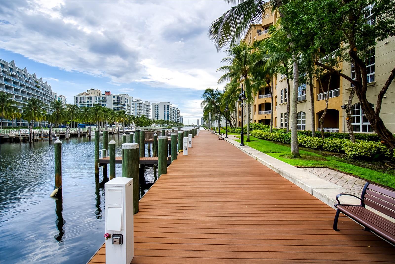 ALAQUA CONDO - Residential