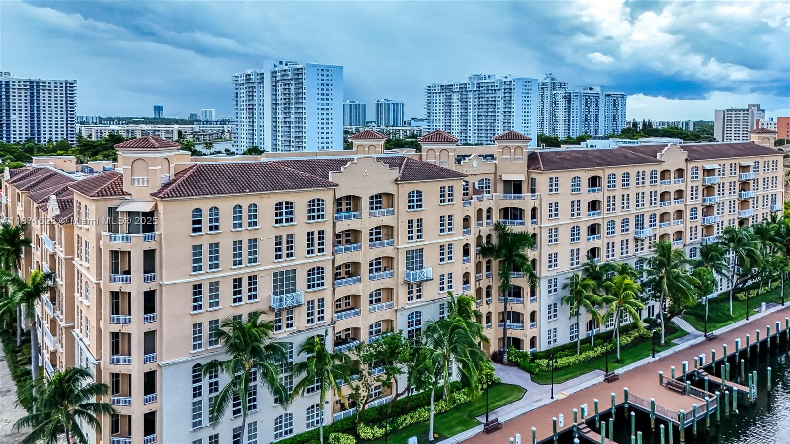 ALAQUA CONDO - Residential