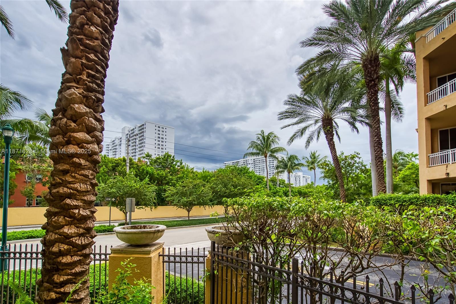 ALAQUA CONDO - Residential