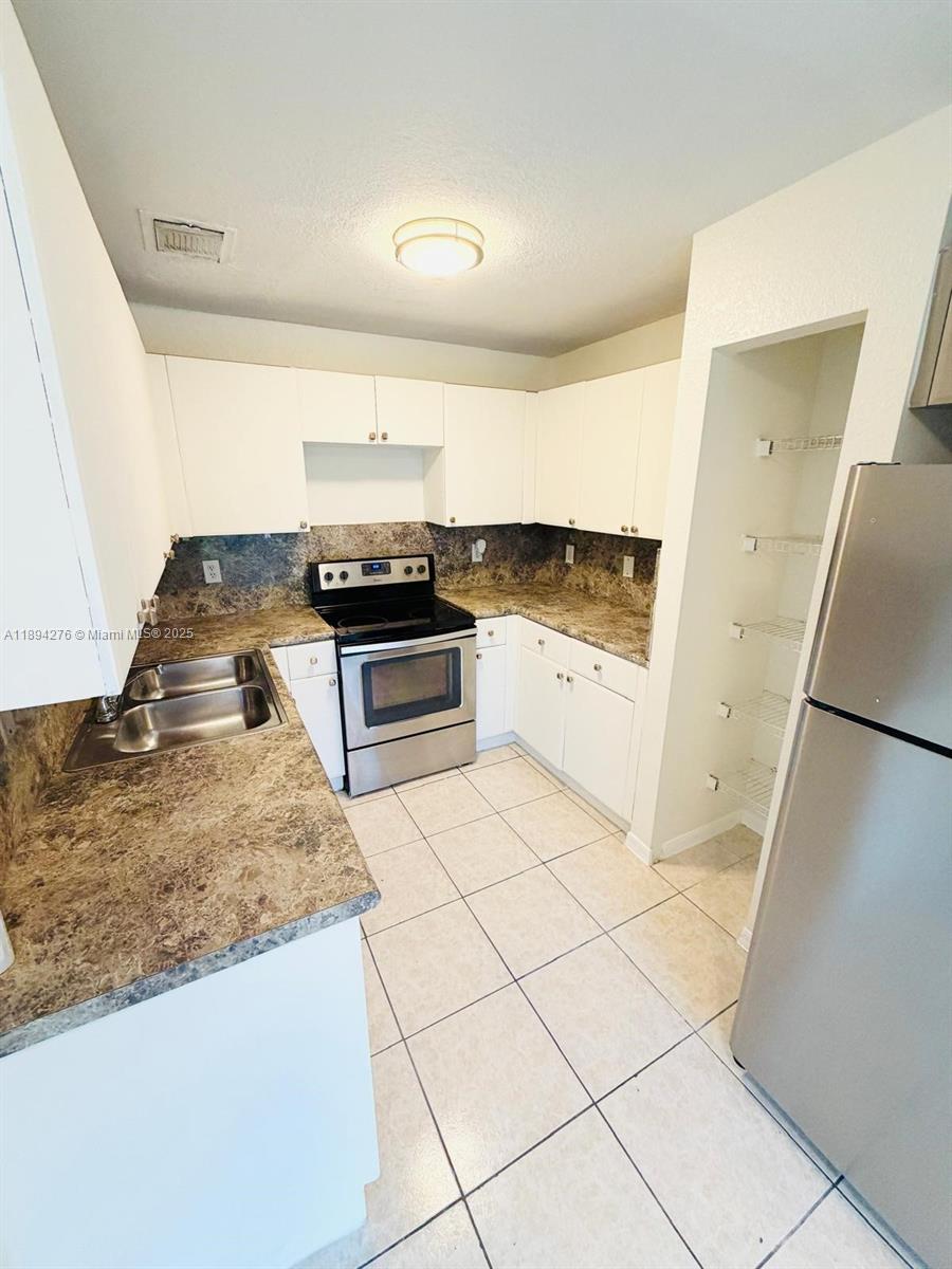 NARANJA GARDENS - Residential Lease