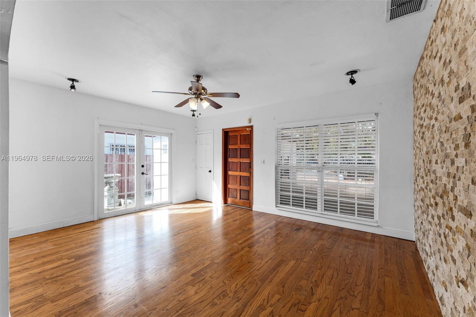 SUNNY GROVE - Residential