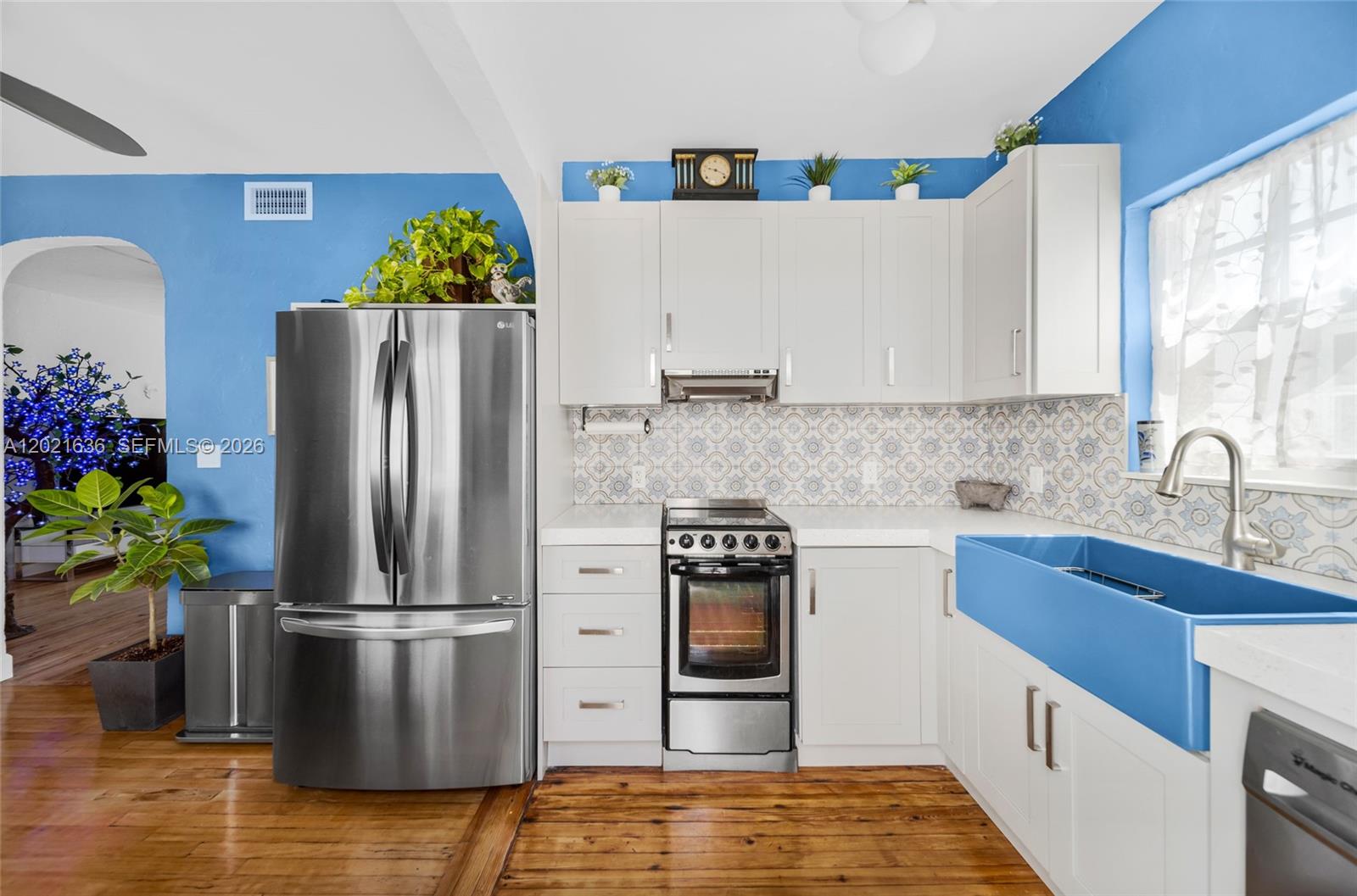 408 W 25th St 8