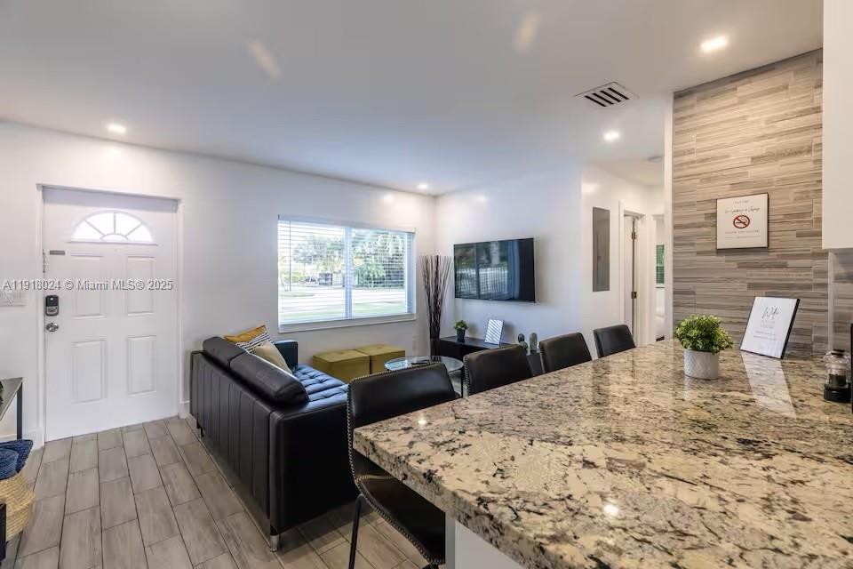 COLLIER ESTATES 1ST ADD - Residential Lease