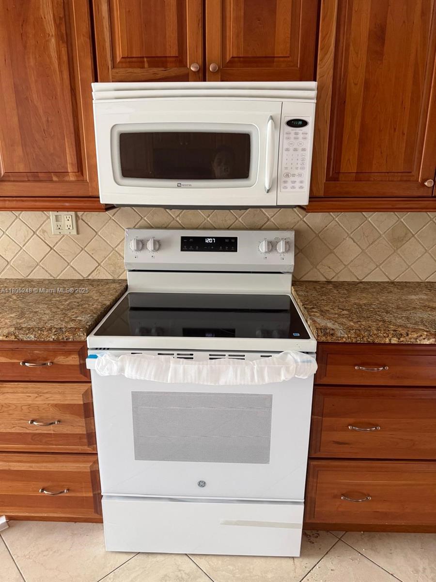 SPRINGS COLONY CLUB CONDO - Residential Lease