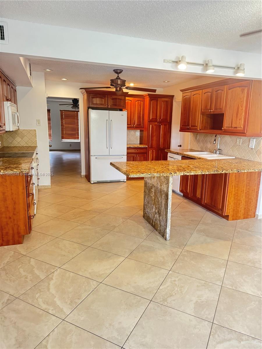 3111 Coral Springs Dr 215, Coral Springs, Broward County, Florida - 3 Bedrooms  
2 Bathrooms - 