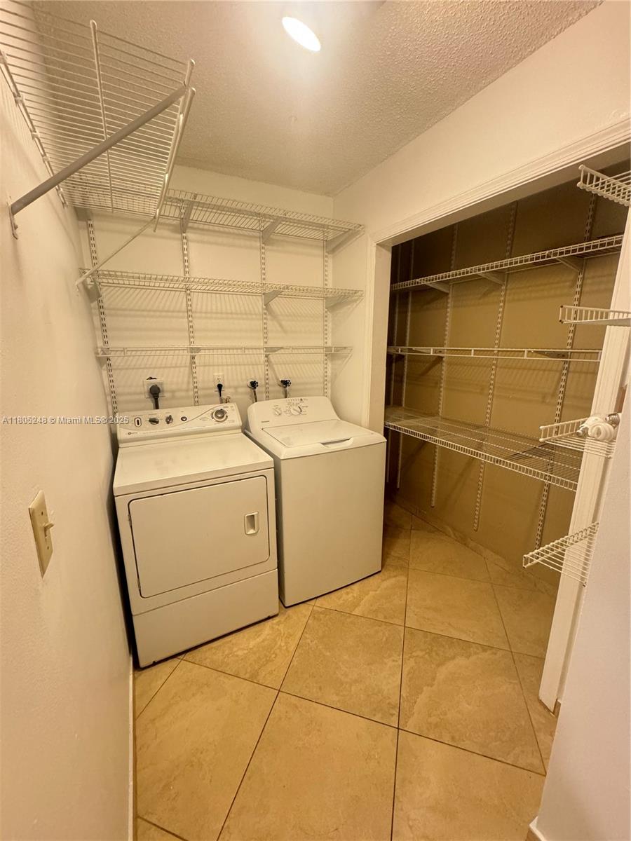SPRINGS COLONY CLUB CONDO - Residential Lease