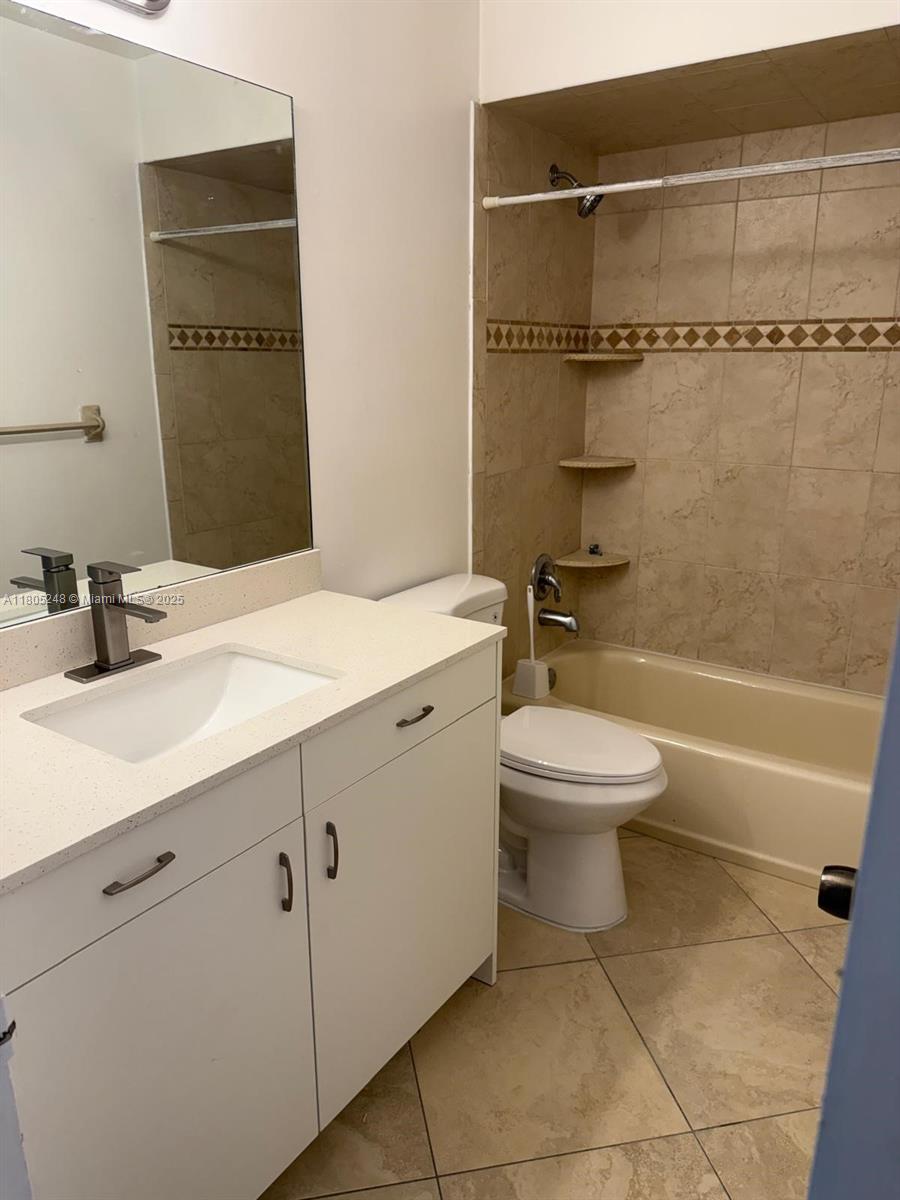 SPRINGS COLONY CLUB CONDO - Residential Lease