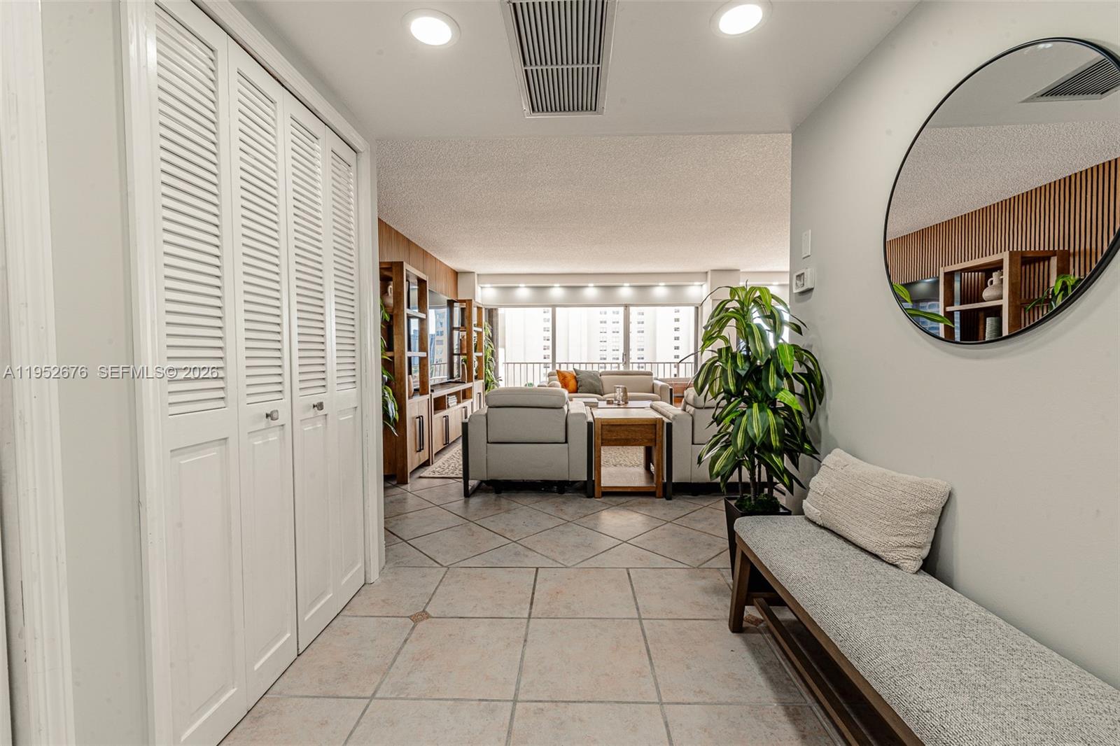 1800 NE 114th St 909