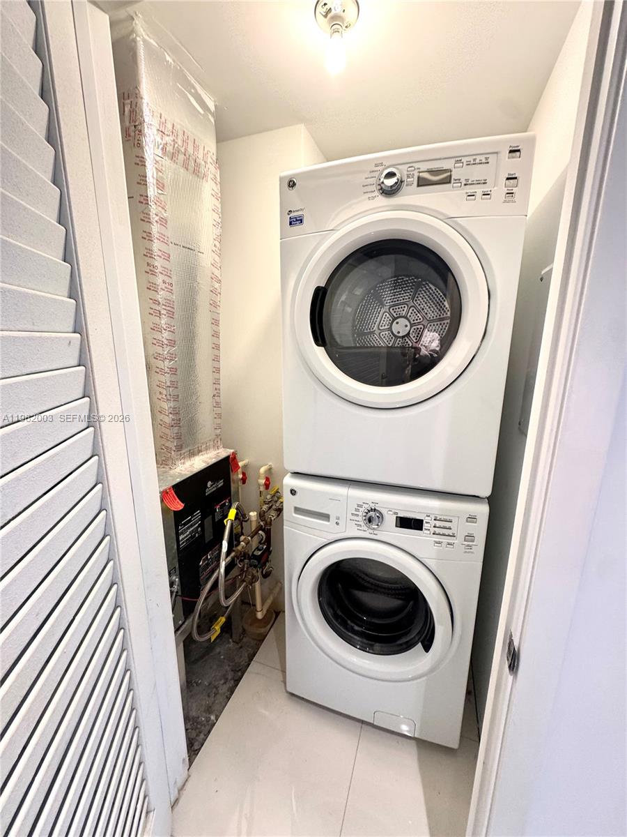 1010 BRICKELL CONDO - Residential Lease