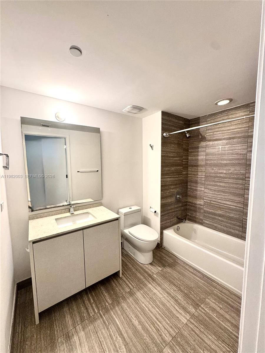 1010 BRICKELL CONDO - Residential Lease