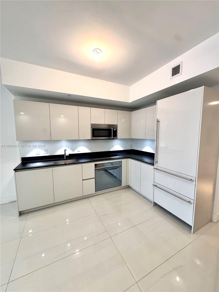 1010 BRICKELL CONDO - Residential Lease