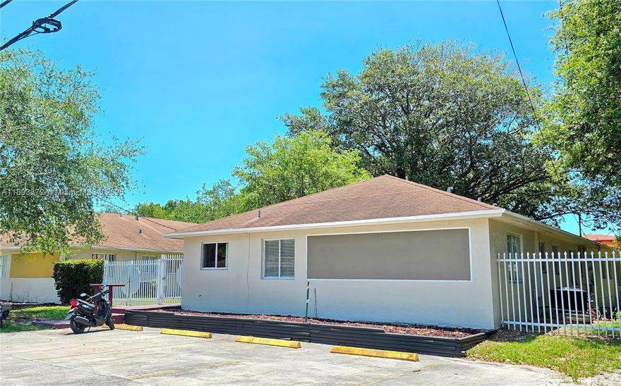 3 Bedroom 2 Bath  Duplex in Gated Community close to Aventura Mall  NO ASSOCIATION APPROVAL REQUIRED. READY TO MOVE IN. • Newer Construction – Built in 2006  Spacious closets • FENCED YARD • OPEN FLOOR PLAN WITH A SPACIOUS LIVING/DINING AREA • Walking Distance to fine restaurants and stores.  Freshly Painted Throughout  A rated Schools – Ojus, Highland Oaks, Michael Krop • Washer Dryer  • Frameless Glass Enclosed  shower  •New Gated Secured Townhouse community in the Aventura Area • Central Air Conditioning  Townhouses set upon lovely park like setting with open grass areas, large Oak trees and a tranquil environment.   • Hurricane Shutters  • kitchen with granite countertops, Glass Mosaic Backsplash, Imported Designer Cabinets, Lazy Susan, Full Extension Drawers, Dishwasher • LED Lighting