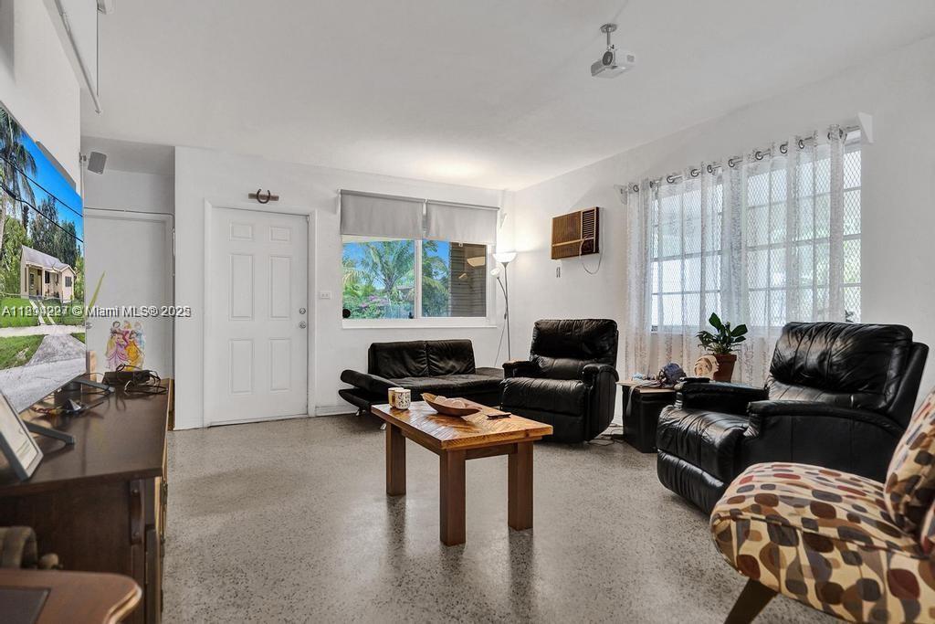 BISCAYNE HEIGHTS - Residential