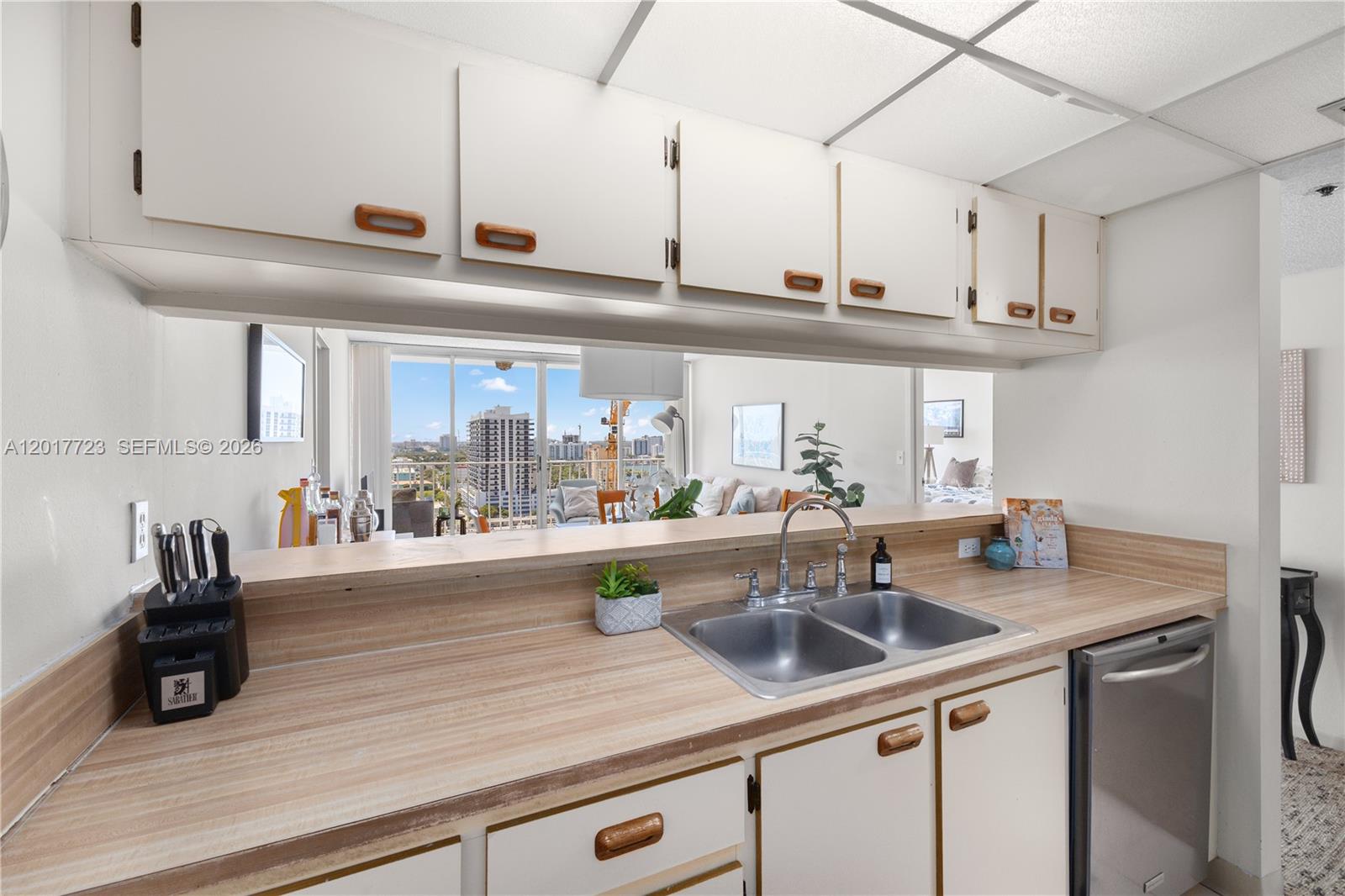 THE GRANDVIEW PALACE COND - Residential