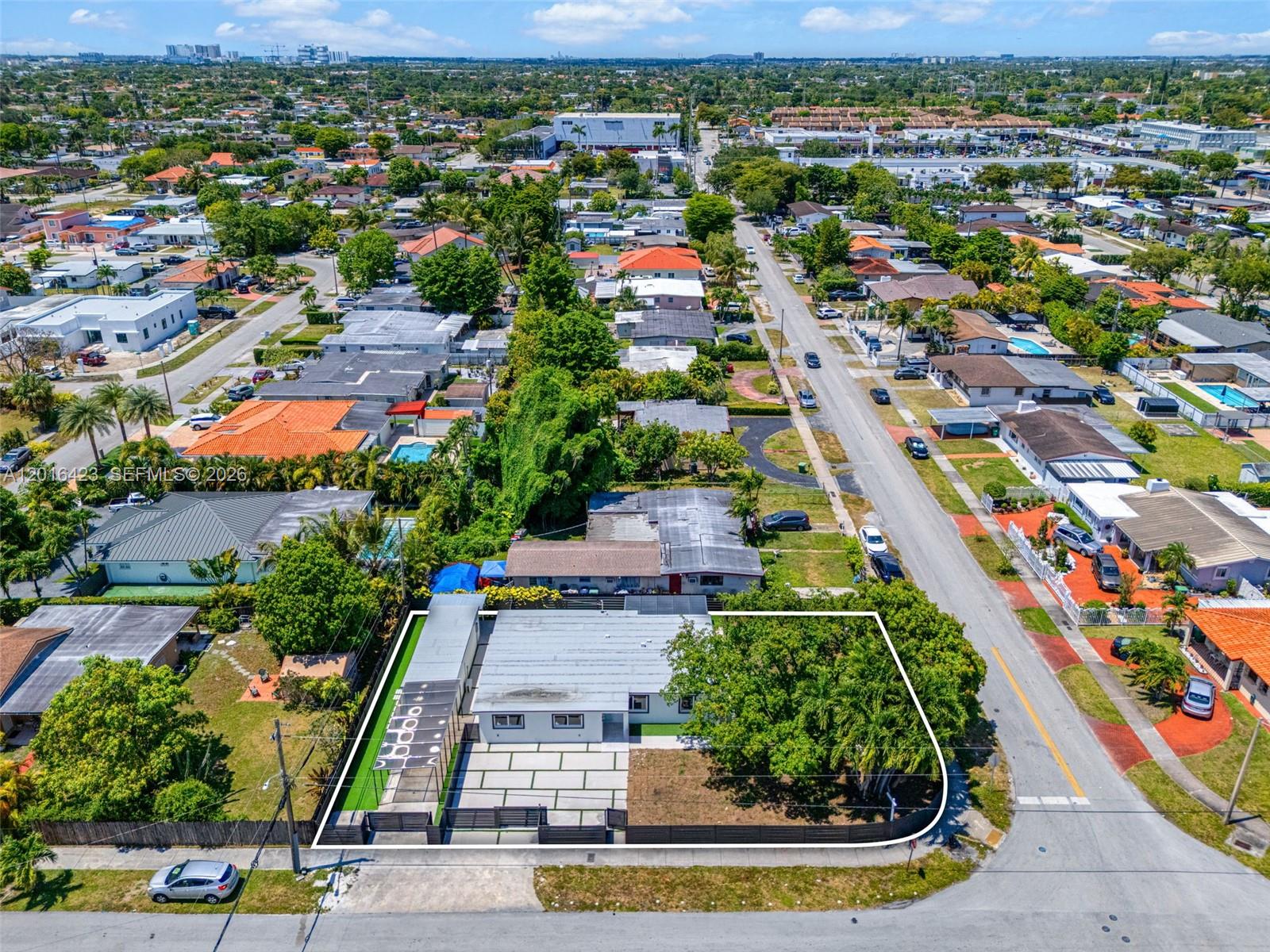 TROPICAL ESTATES - Residential