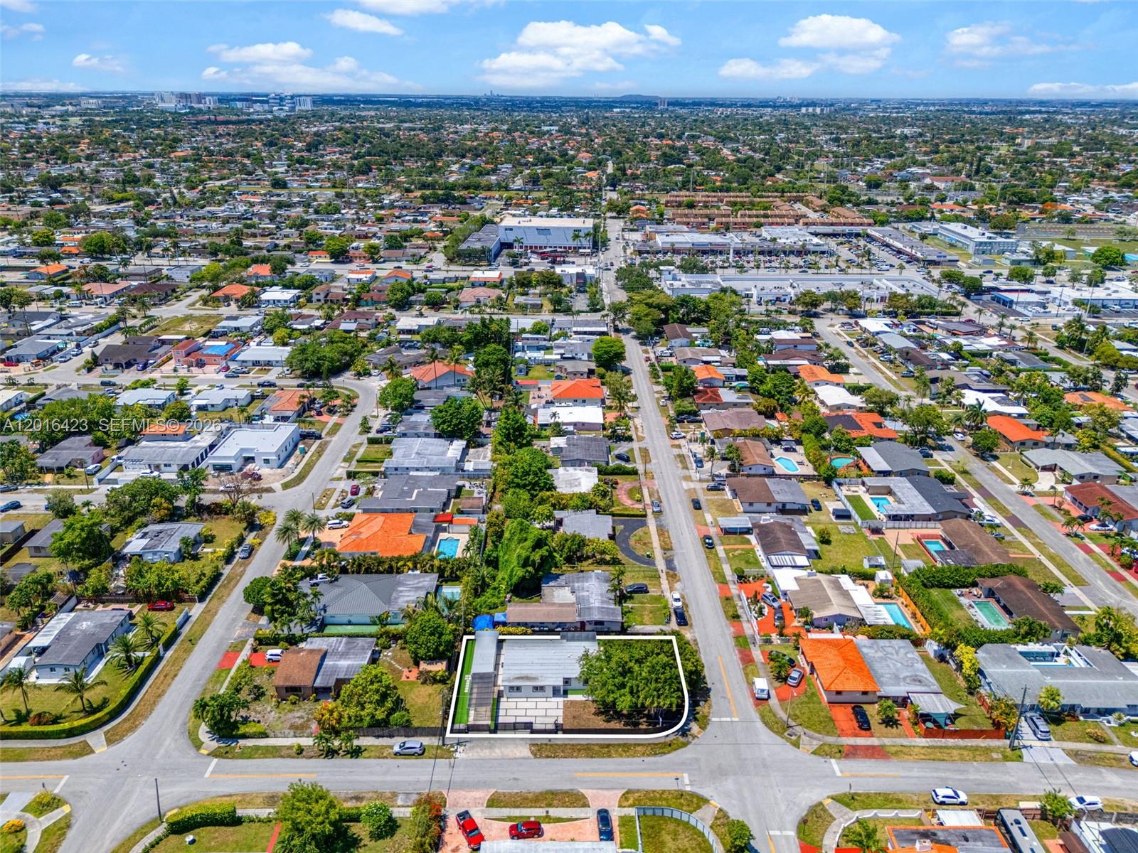 TROPICAL ESTATES - Residential