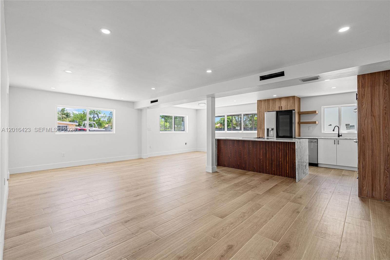 TROPICAL ESTATES - Residential