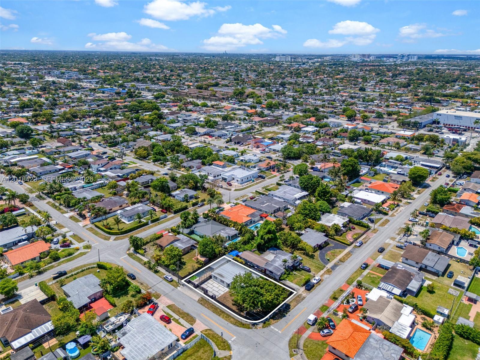 TROPICAL ESTATES - Residential