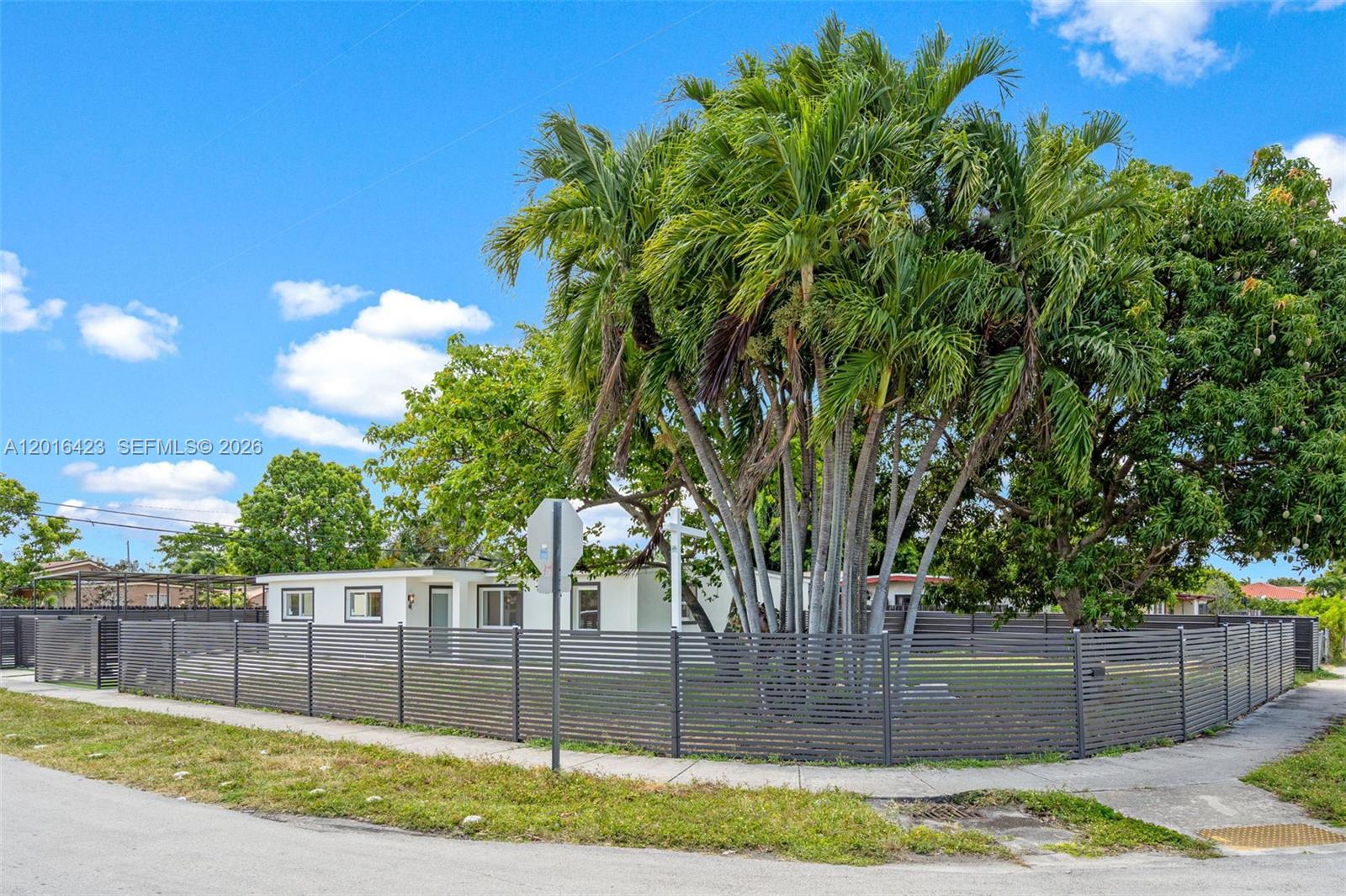 TROPICAL ESTATES - Residential